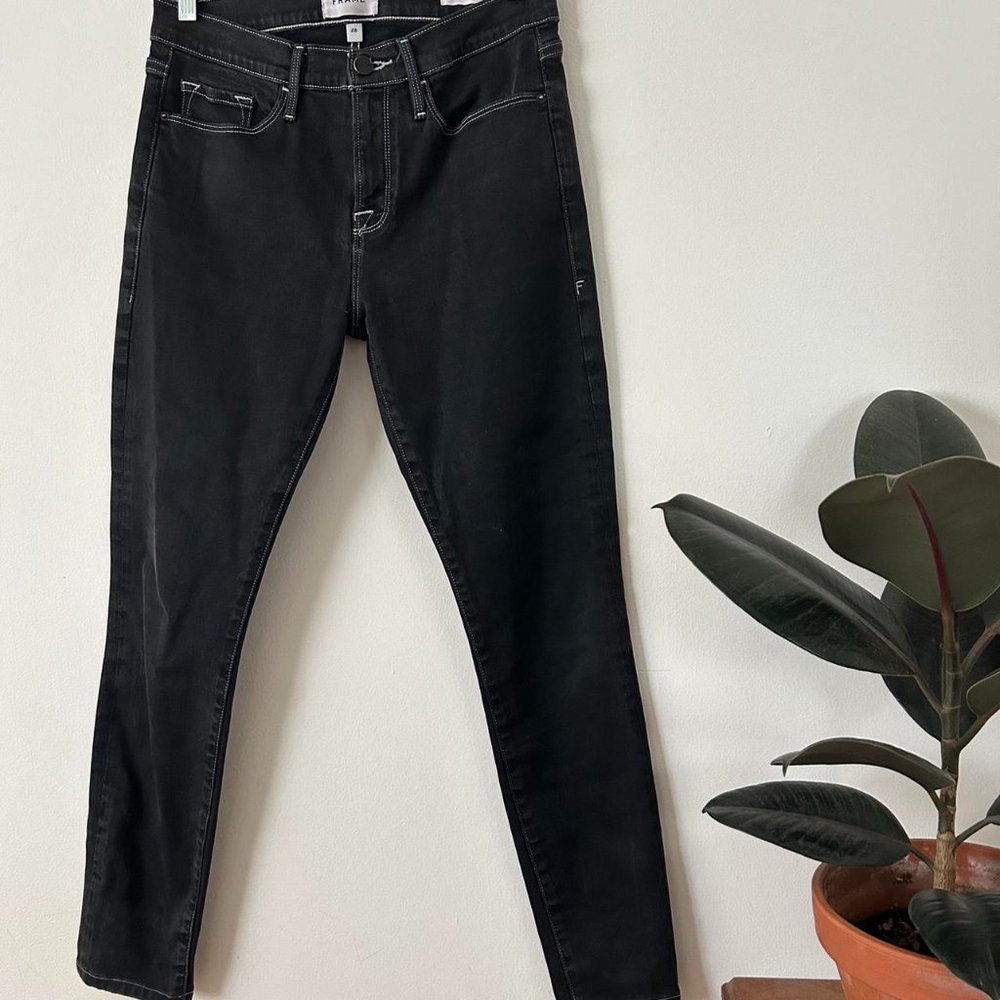 FRAME 'le skinny de jeanne crop' black jean